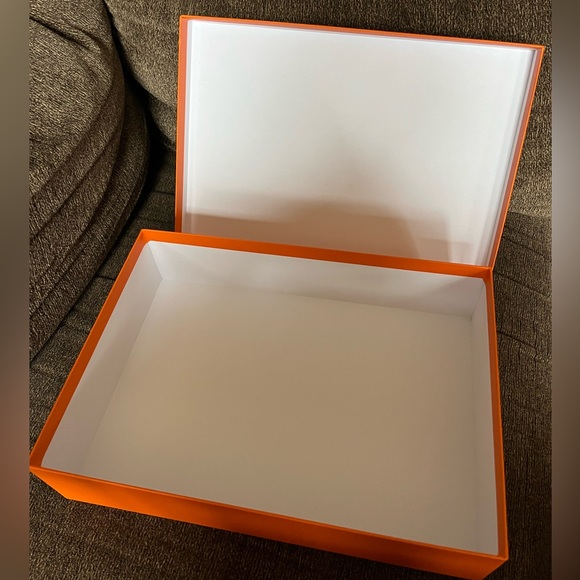 Hermes box (Authentic, bought from Paris early this year 2024) - Picture 2 of 8